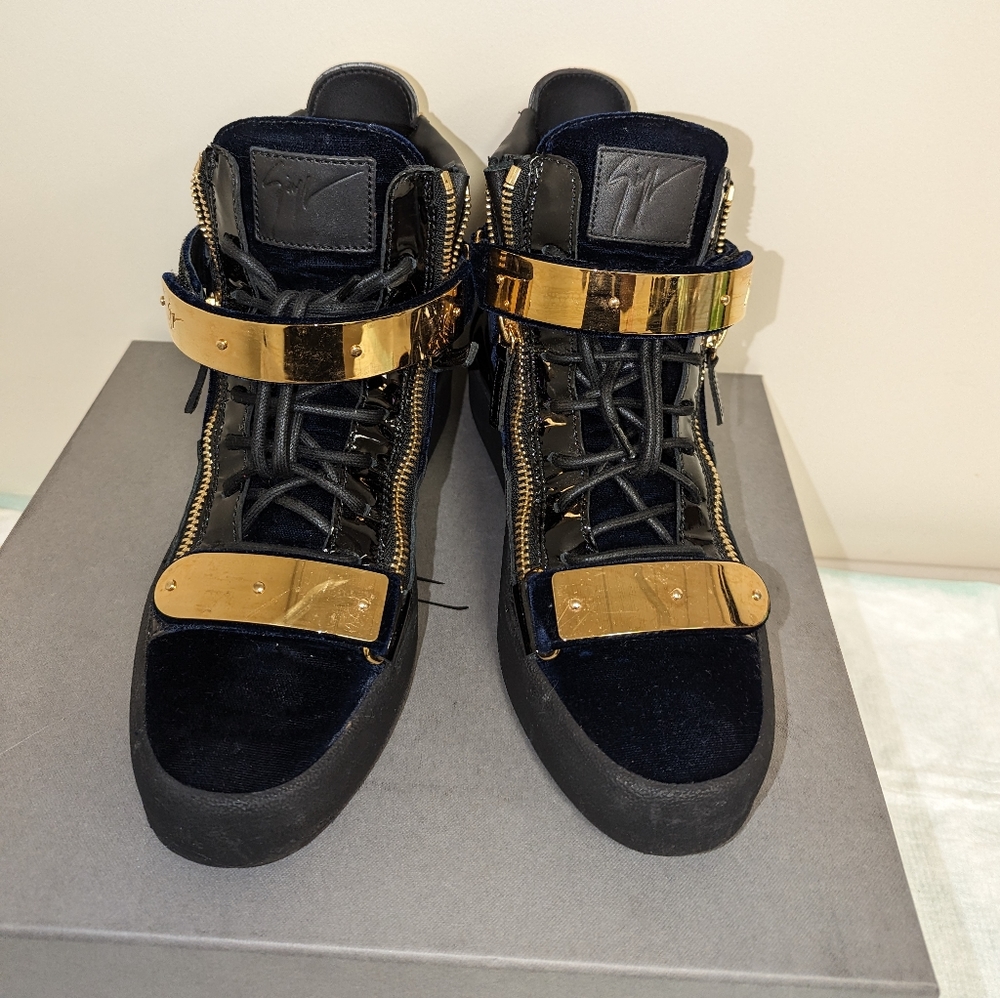 Boots - Picture 2 of 8